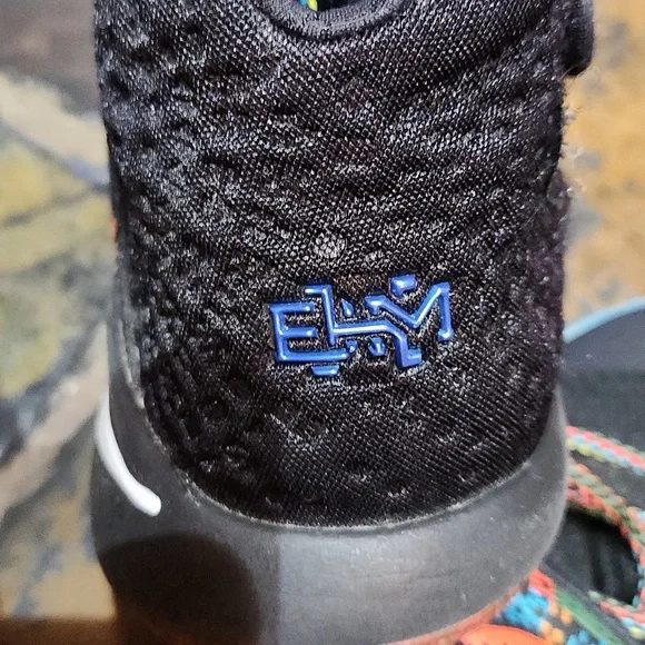 Nike Kyrie 2 Boys Size 7  Black History Month Edition Shoes Sneakers - Picture 3 of 8